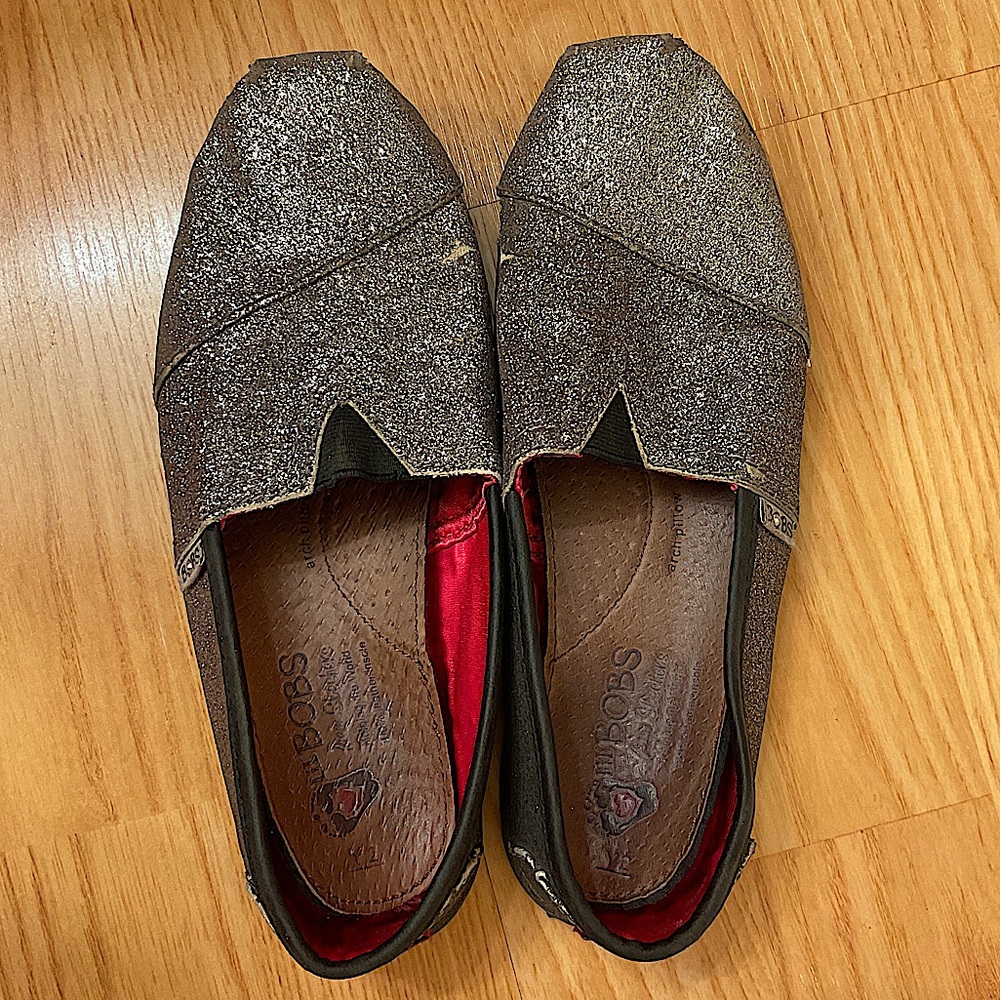 BOBS Sketchers Slip On Girls Silver Sparkle Size 2 Shoes